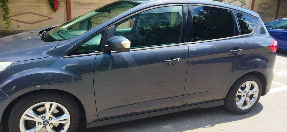 Vând Ford C-max an fabricație 2013