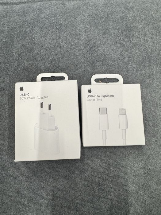 Зарядка на iphone  в упаковке.