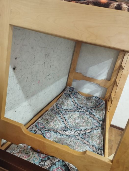 Кровать детская, в два этажа