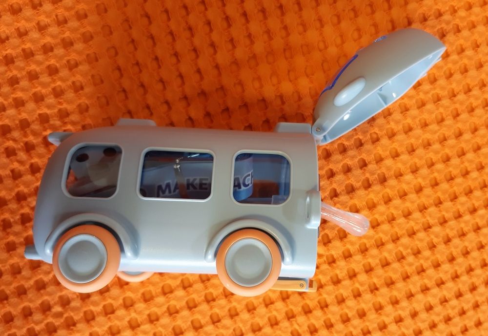 Sticla apa în forma de mașinuță