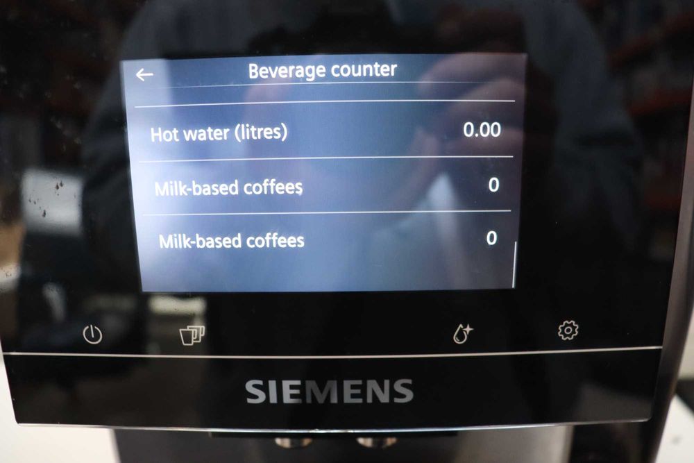 Siemens автоматична кафемашина EQ700 Integral, Голям цветен TFT дисплей, 36 топли и студени напитки, Студено приготвяне, Управление чрез приложение