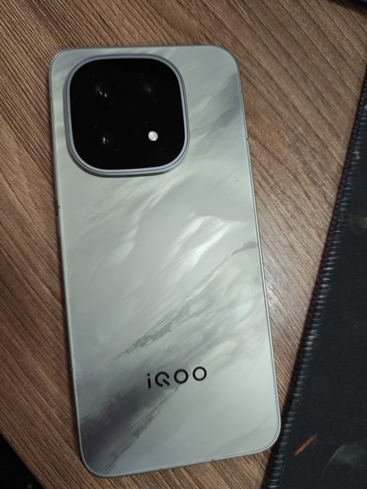 IQOO 15 РСТ(ЕАС/Глобальная версия)