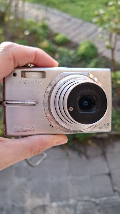 Olympus FE-250 – компактен дигитален фотоапарат