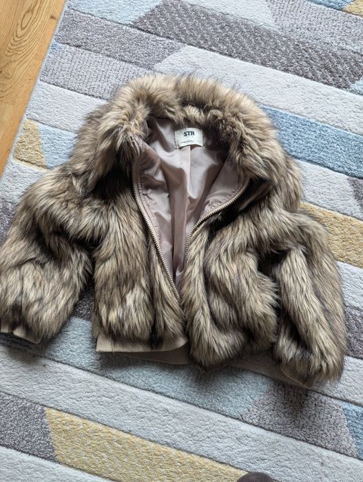 Пухено яке Stradivarius размер XS