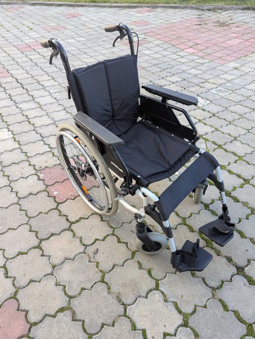 Scaun pliabil , carucior pentru persoane cu nevoi speciale
