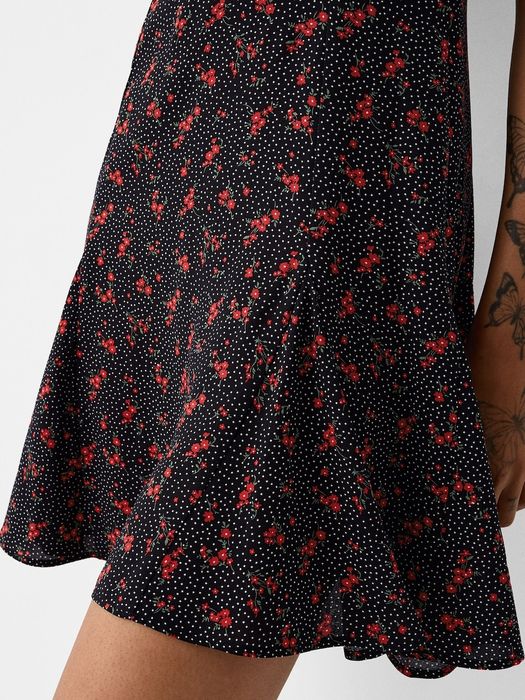 Лятна черна рокля от Bershka - XS