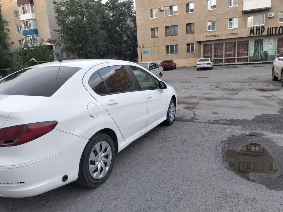 Продам городской автомобиль Пежо