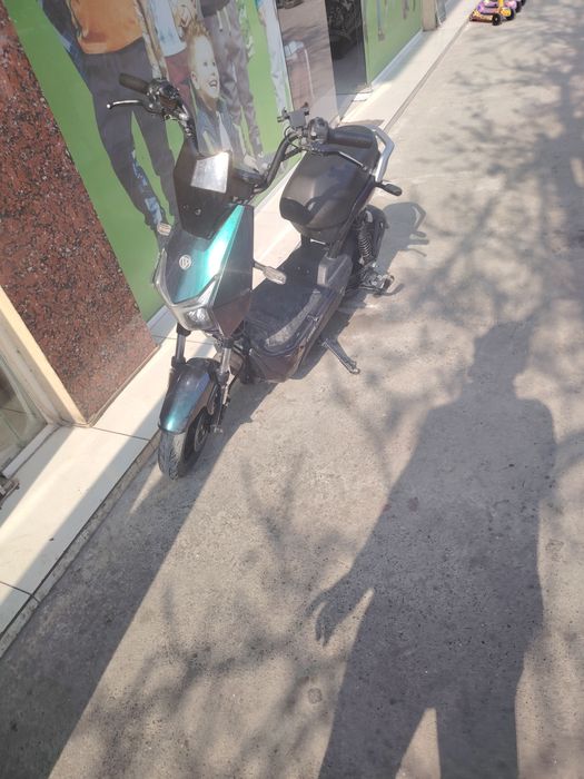 bonvi skuter deyarli yangi