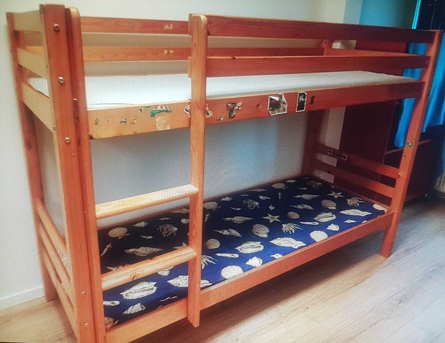 Paturi suprapuse din lemn de pin