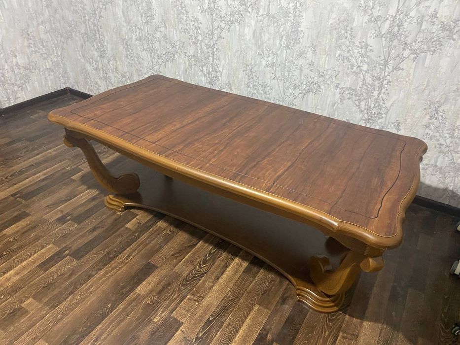 Стол новый из ореха