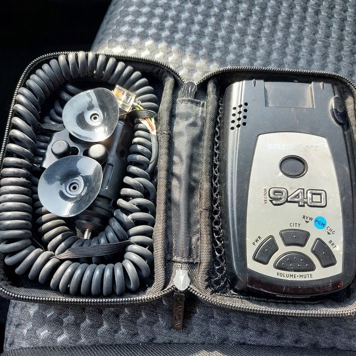 CobraXRS-9430 și BeltronicsV940
