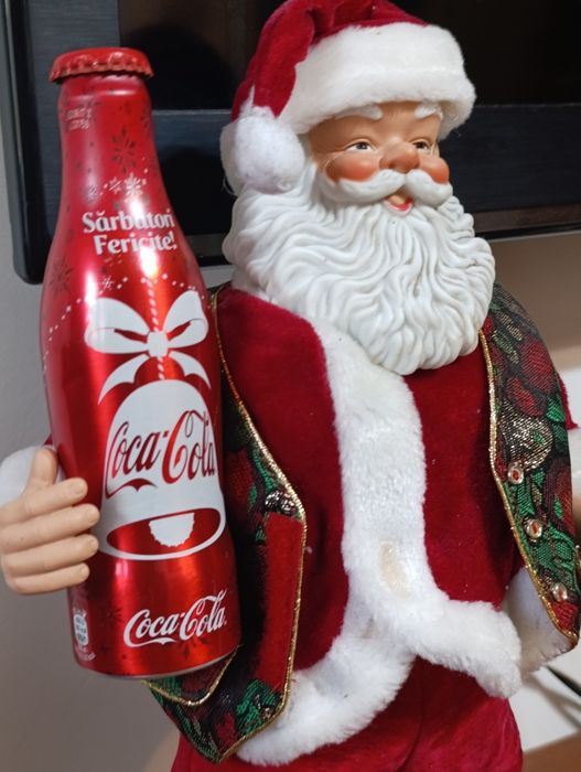 Ofertă Moș Crăciun cu sticlă de coca cola