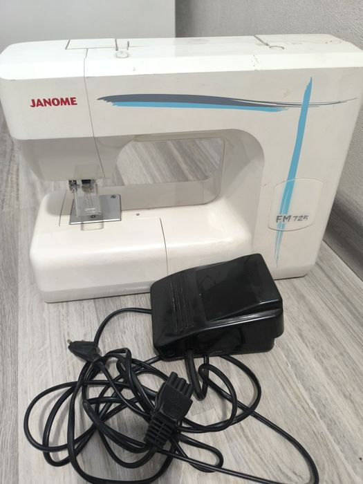 Продам швейную машинку