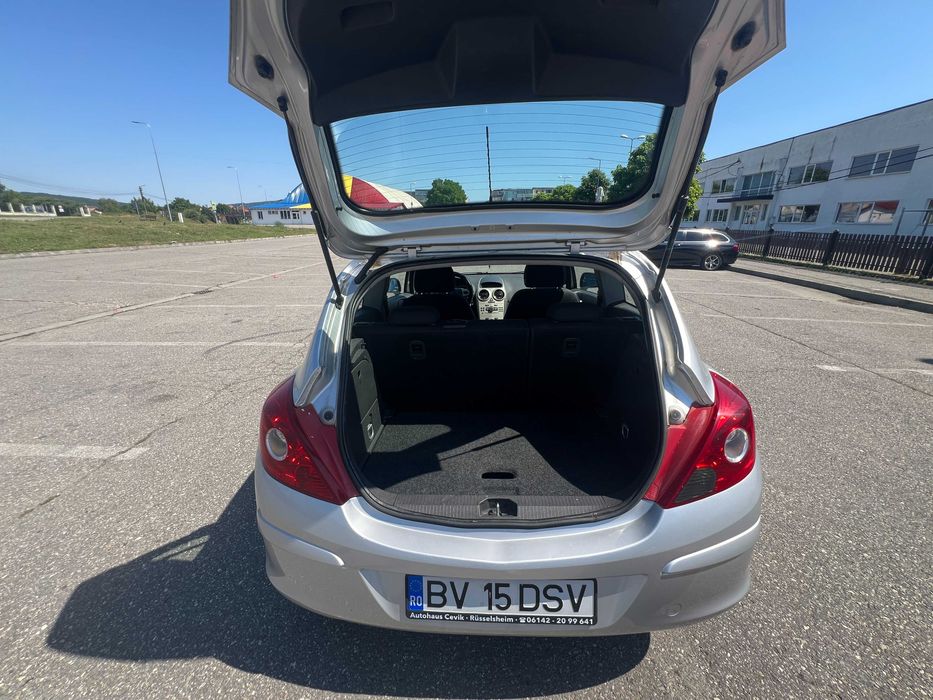 Opel Corsa D 1.2 Benzină–cutie automată Easytronic–107.000 km reali