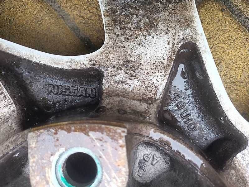 Продам оригинальные легкосплавные диски на Nissan Maxima