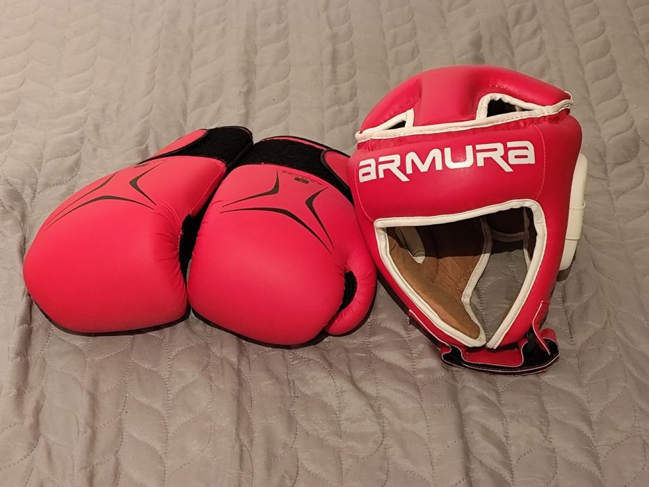 Manusi si casca box sau kickboxing