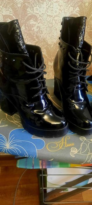 Три пары сапог за 6000тенге. Размер 36
