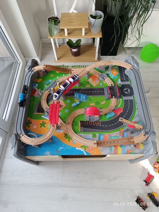HAPE дървена маса за игра с влакове