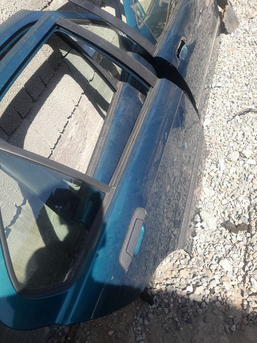 Дверь на BMW e36  седан универсал компакт купе