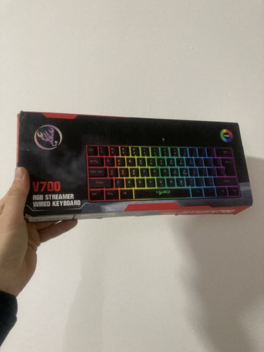 Tastatura gaming v700 rgb streamer