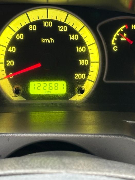 Nexia 2 1.6 lux konditsaner srochna sotiladi