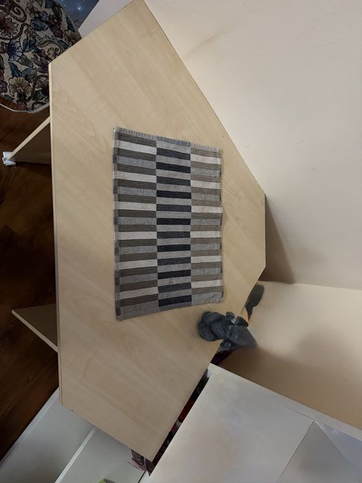 Бюро за ъгъл (запазено за ползване)