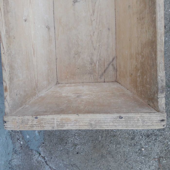 Нощви, старинно дървено корито за месене на хляб от 1934г