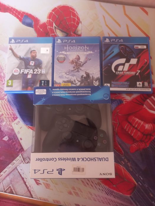 Продам PlayStation 4 slim новый