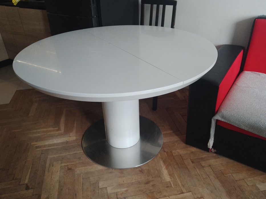 Разтегателна кръгла маса