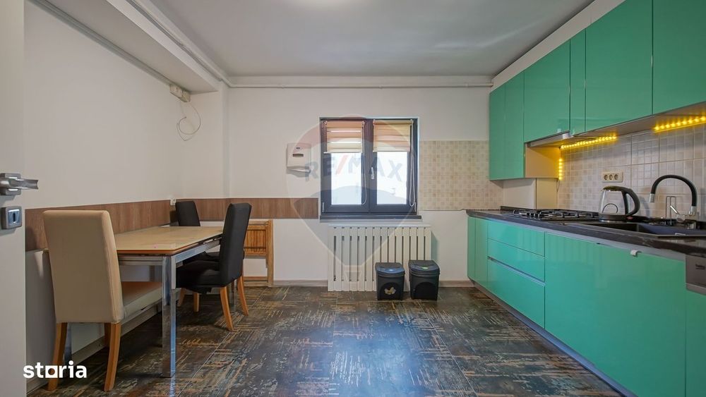 Apartament cu 4 camere de închiriat!