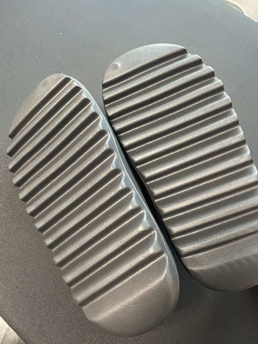 Adidas Yeezy Slides 43