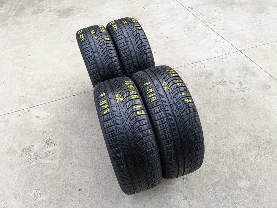 Doua anvelope iarna 225 55 17 nokian WR A4 profil de 7,5 mm