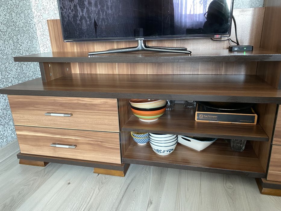 Продам тумбу под телевизор