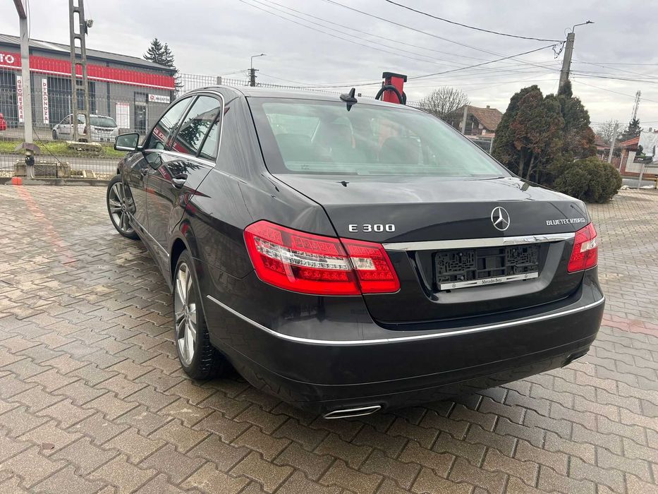 Mercedes Benz E 300 BlueTEC Hybrid
