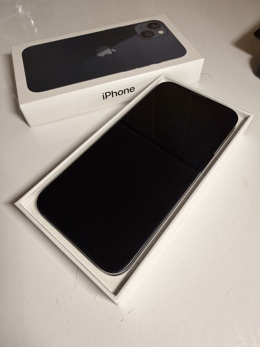 Продавам iphone 13 с гаранция