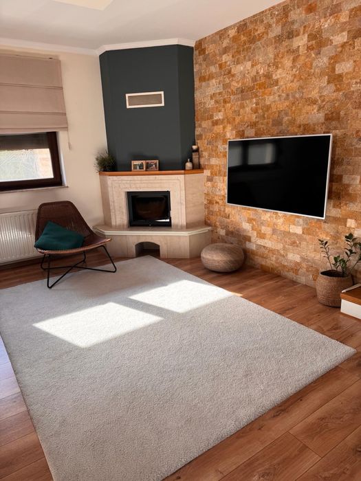 Casa cu etaj si curte amenajata