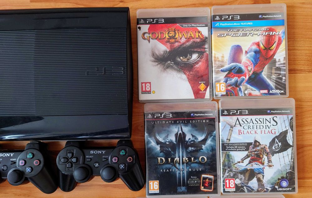 [ PS3 500GB > PlayStation 3 Super Slim с 2 джойстика и 40 игри