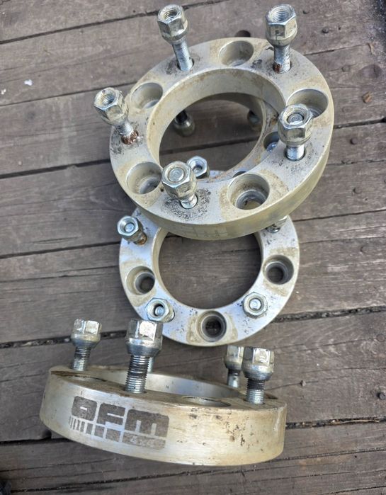 Vand set de 4  distanțiere de 30 mm