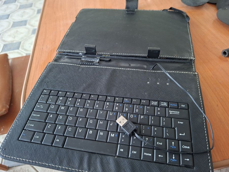 Универсальный чехол-клавиатура для планшета 10" USB
