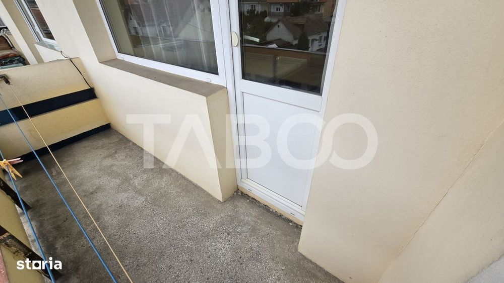 Apartament de vanzare 2 camere decomandate etaj intermediar Strand