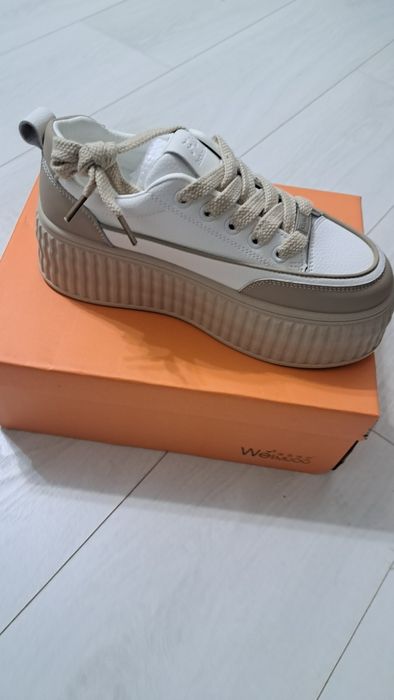 Модный кроссовка 37 р