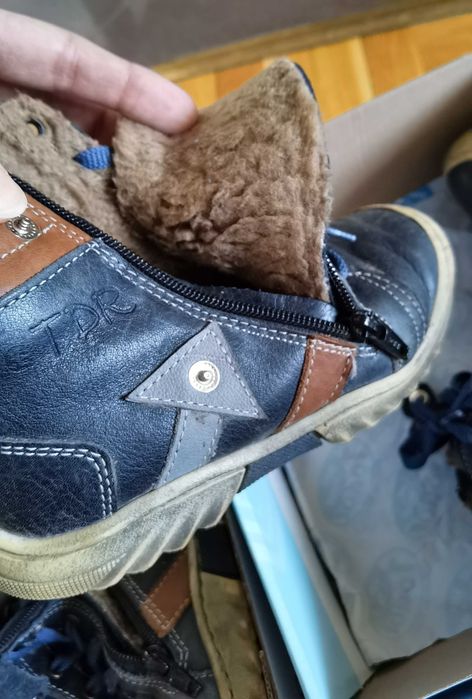 Продавам 3 чифта детски зимни обувки, естествена кожа, номер 26,30, 31