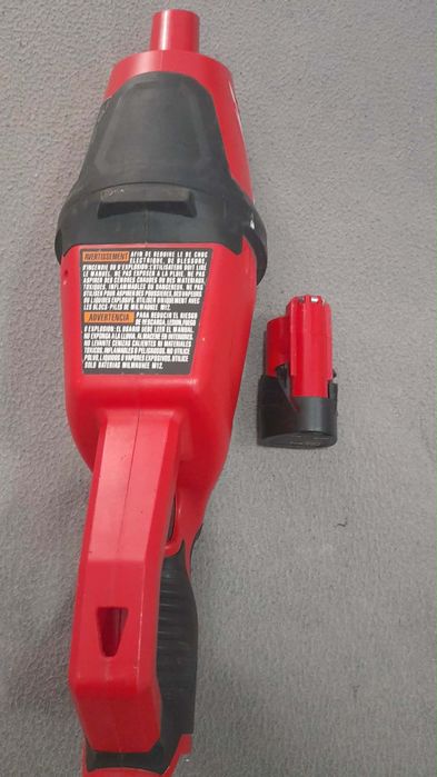 Milwaukee Compact Vacuum m12
