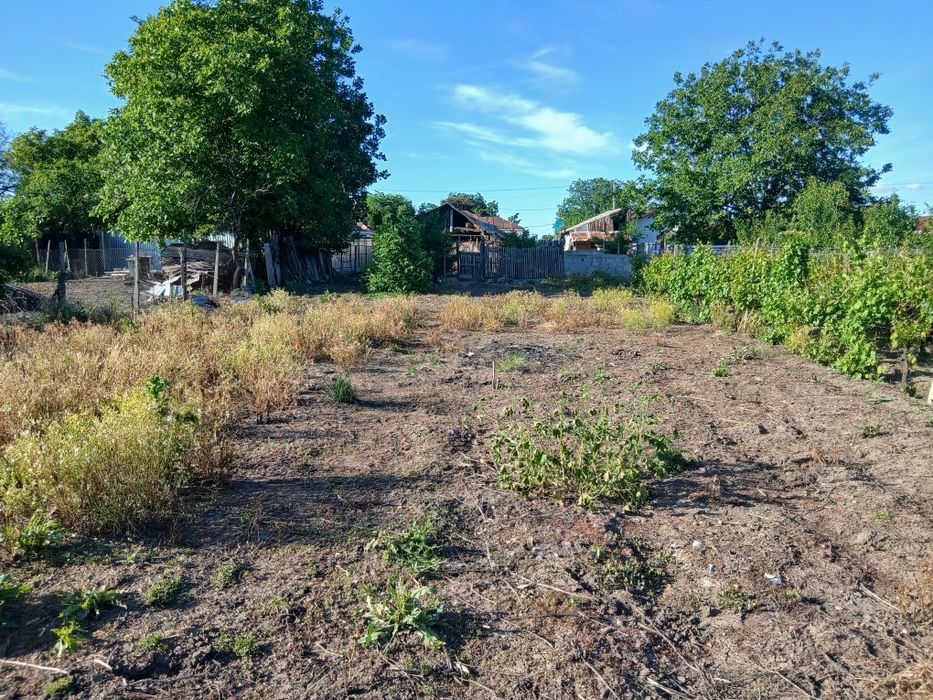 Vănd  teren intravilan +casă bătrânească