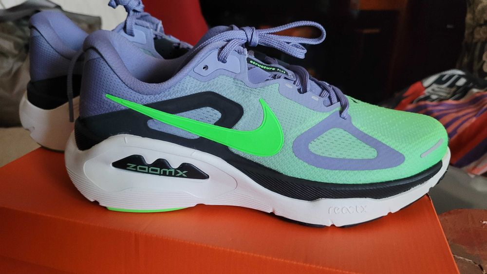 Nike Structure Plus