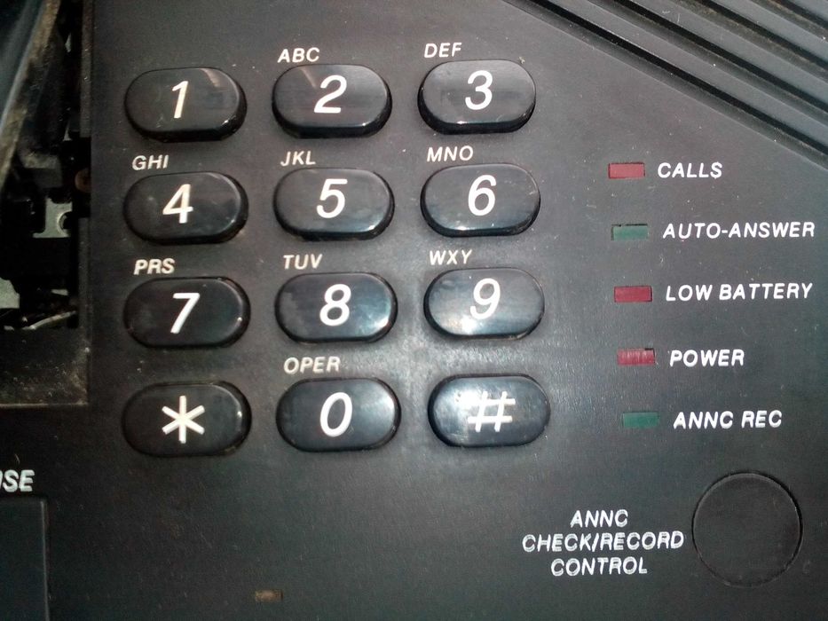 Стационарен цифров телефон със секретар