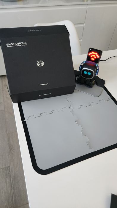 Robot Emo Go Home, AI Desktop Pet cu Statie Incarcare, Living.AI