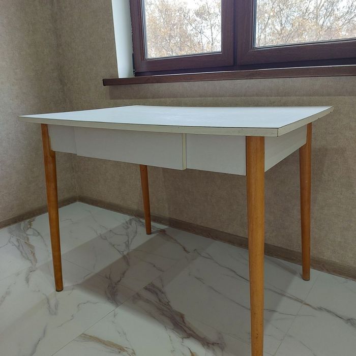 Продаю кухонный стол