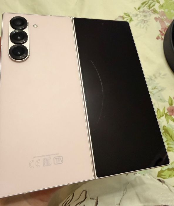 Samsung Z Fold 6