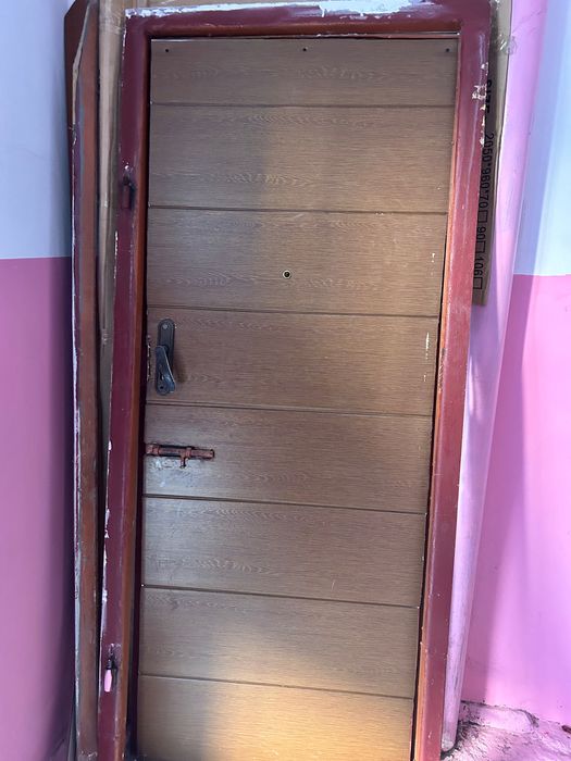 Продается железная дверь